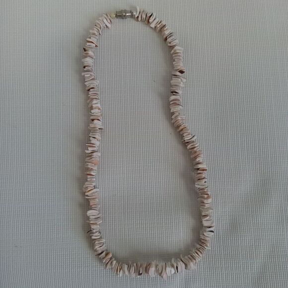 White & Tan Stacked Puka Shell Shards Single Strand Lightweight Choker Necklace - Picture 6 of 8